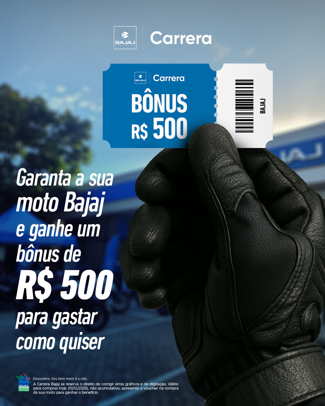 Post com mão enluvada segurando o cupom de bônus de 500 reais na compra da moto.