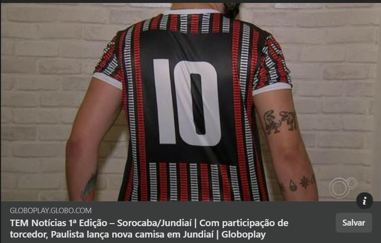 Frame de reportagem em vídeo mostrando as costas da camisa número 10.