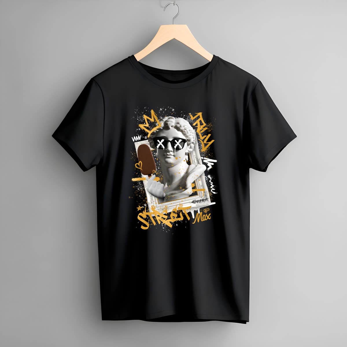 Camiseta preta com a estampa do busto clássico da linha Max Street.